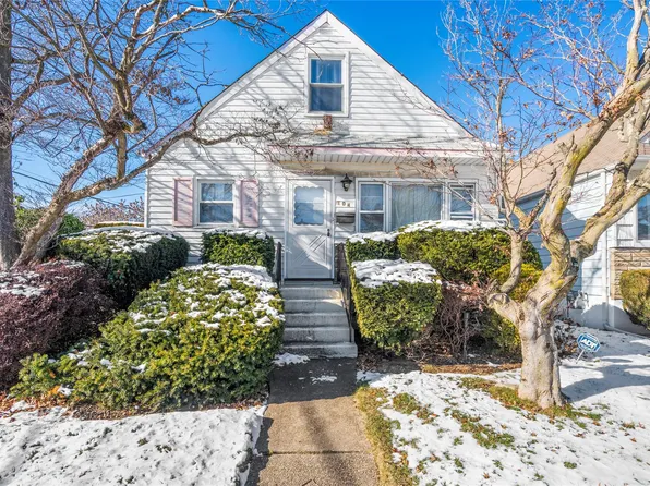 104 Arlington Avenue, Valley Stream, NY 11580