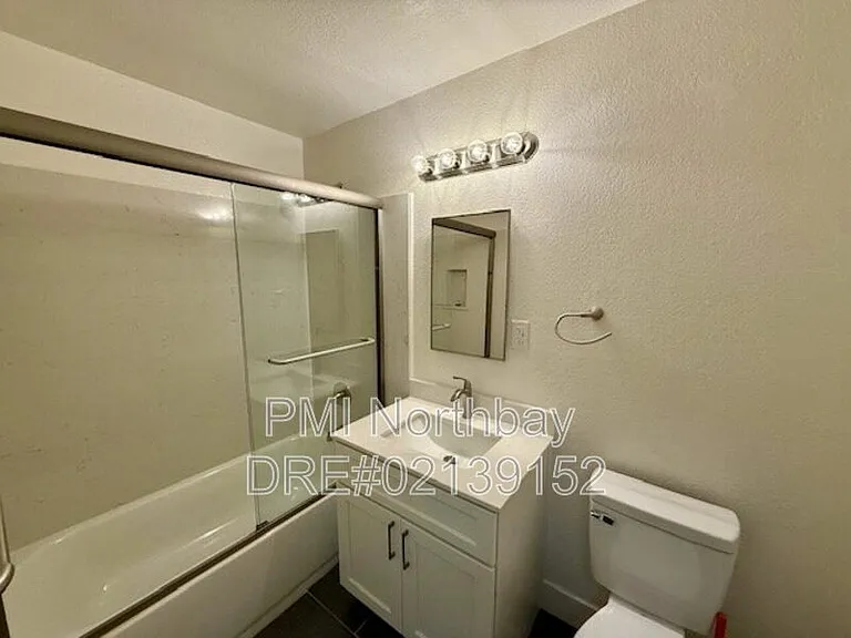 1019 Wallace St — Photo 11