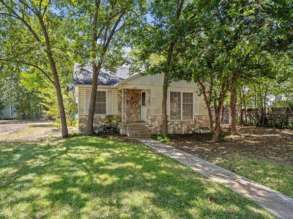 1121 Lexington St, Taylor, TX 76574