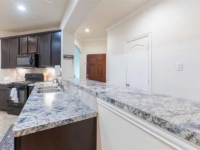 11413 Hackmatack Way — Photo 8