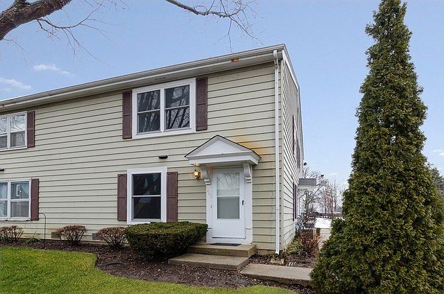 1st image of 303 Farmington Ln #303