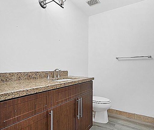 3rd image of 455 Lakeview Dr APT 2