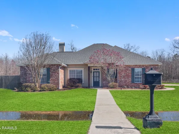 300 Bridgeport Ln, Carencro, LA 70520