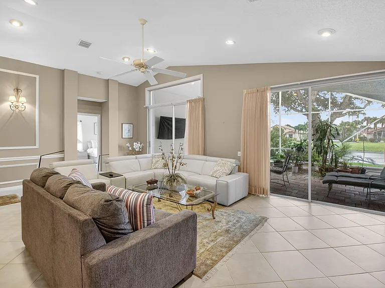 5256 Glenville Dr — Photo 17