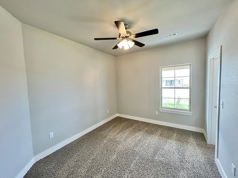 904 Maple View St — Photo 14