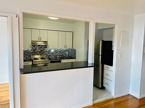 2nd image of 12-10 Astoria Park S #6E