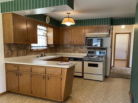 5th image of 6225 W 92nd Pl