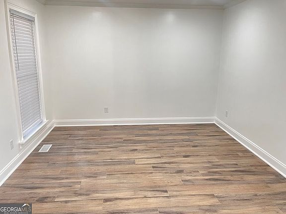 3rd image of 2311 Saint George Ln