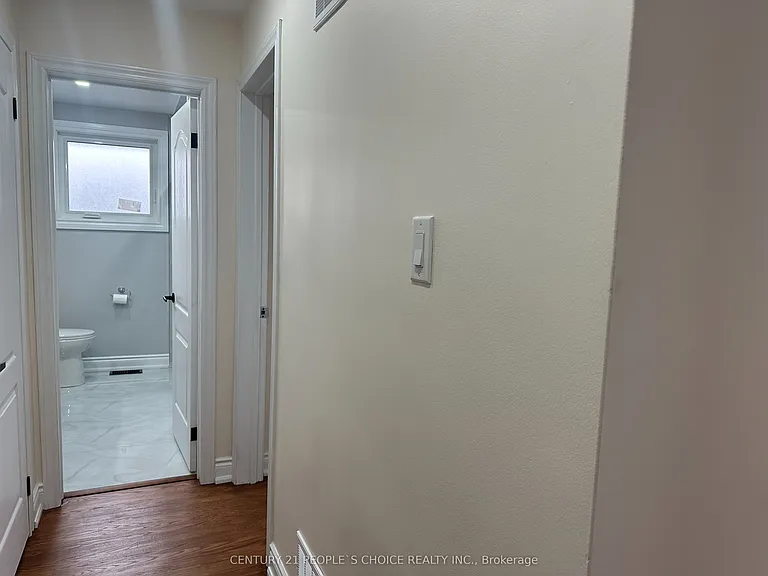 7490 Middleshire Dr — Photo 37