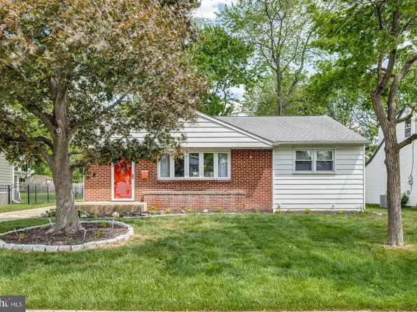 222 S Moore Ave, Barrington, NJ 08007