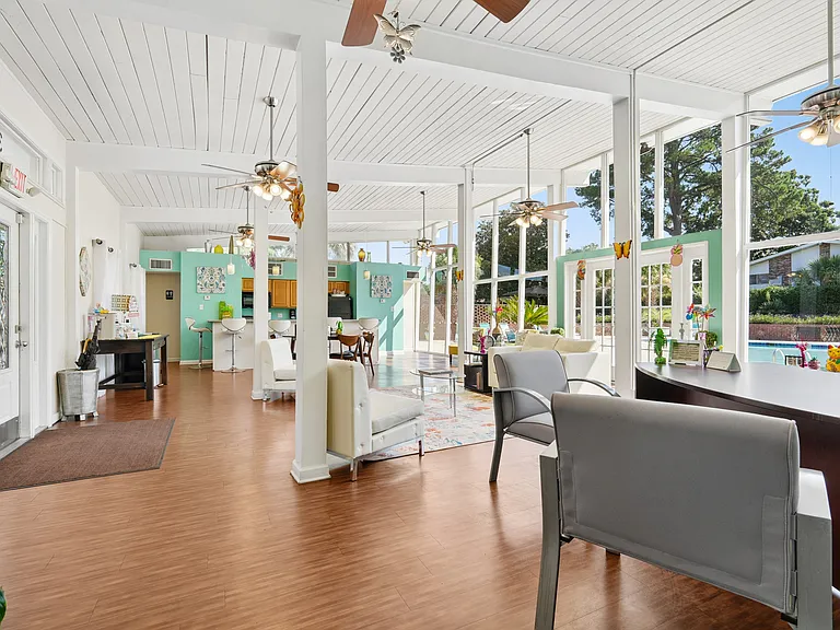The Palms Apartments — Photo 19