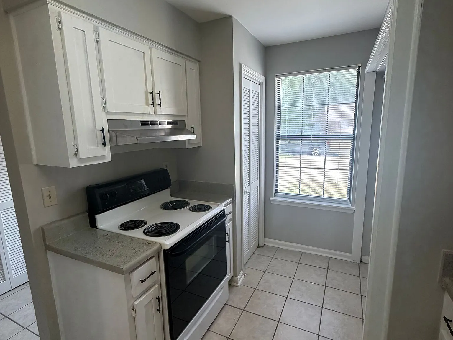 2 bed, 1.5 bath, 972 sqft, $1,200 — Photo 4