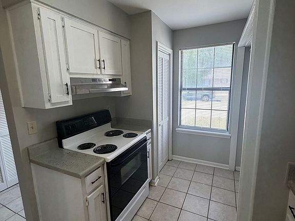 4th image of 425 Admirals Walk Dr
