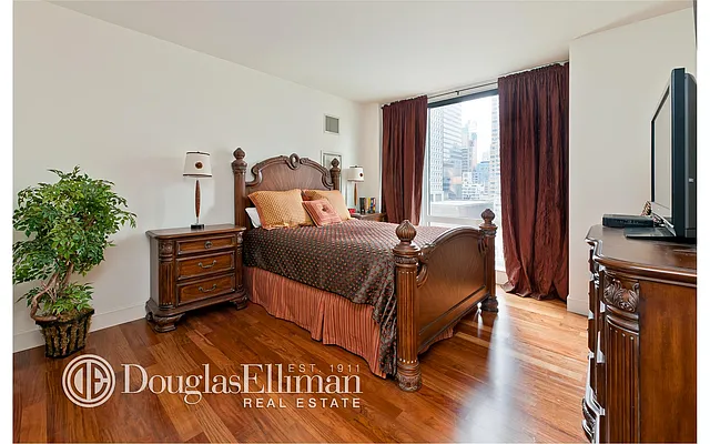 Sold by Douglas Elliman | media 18
