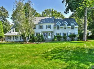 16 Spook Ridge Rd, Upper Saddle River, NJ 07458