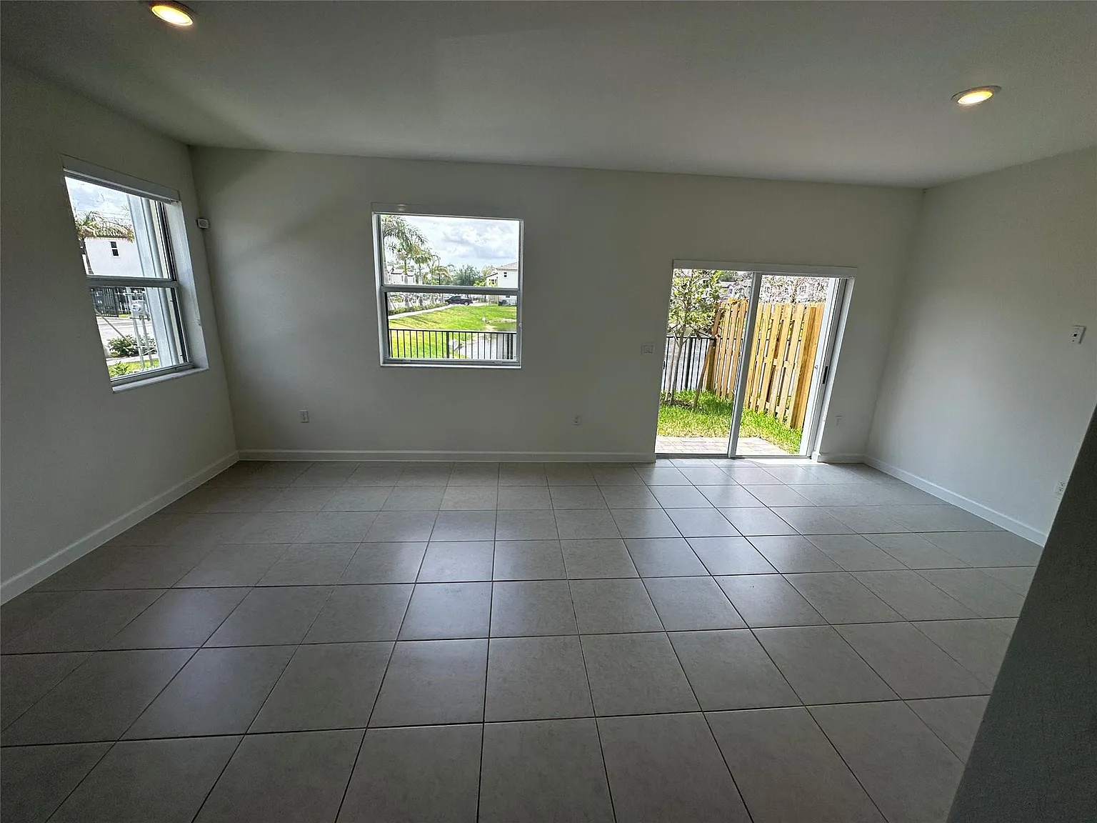 4 bed, 2.5 bath, 1712 sqft, $3,500 — Photo 2
