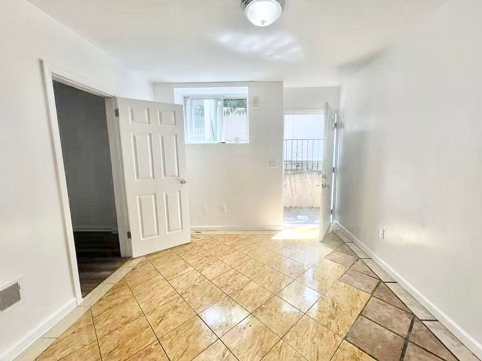 1st image of 578 Wilson Ave #B