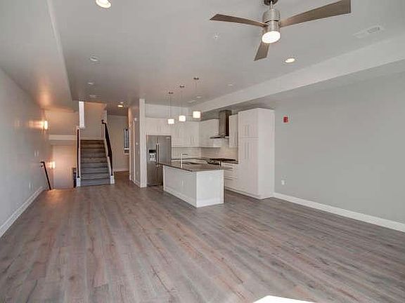 10FT CEILINGS-lots of light