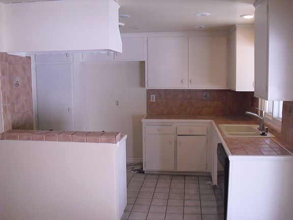 5th image of 219 W Budd St