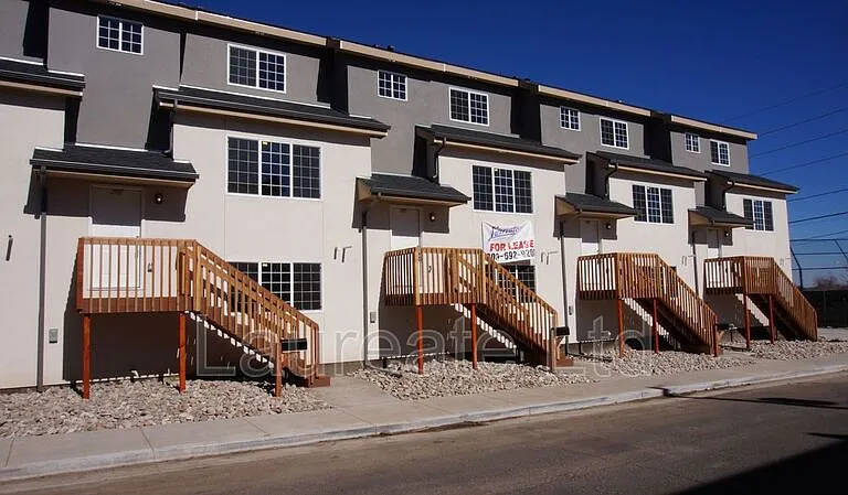 2995 W Yale Ave — Photo 1