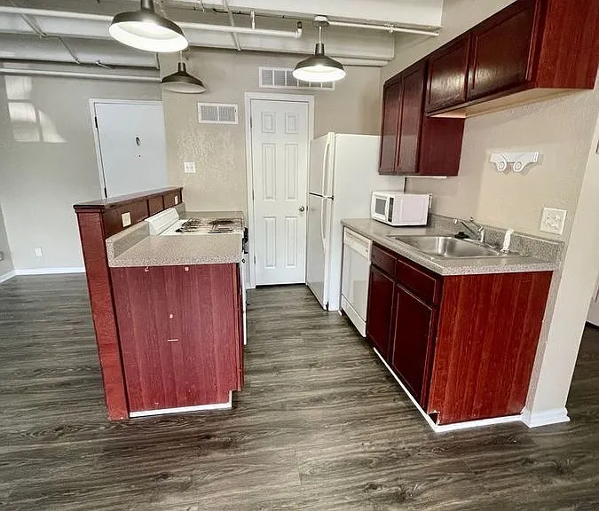 826 S 14th St #205 — Photo 5