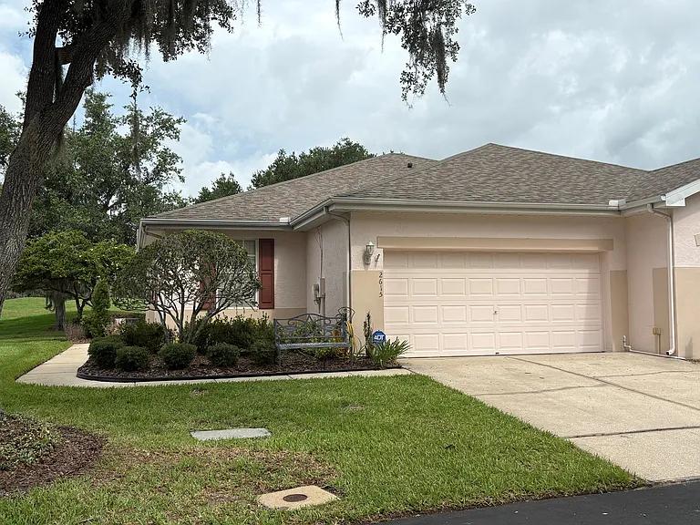 2615 Eagle Greens Dr — Photo 1