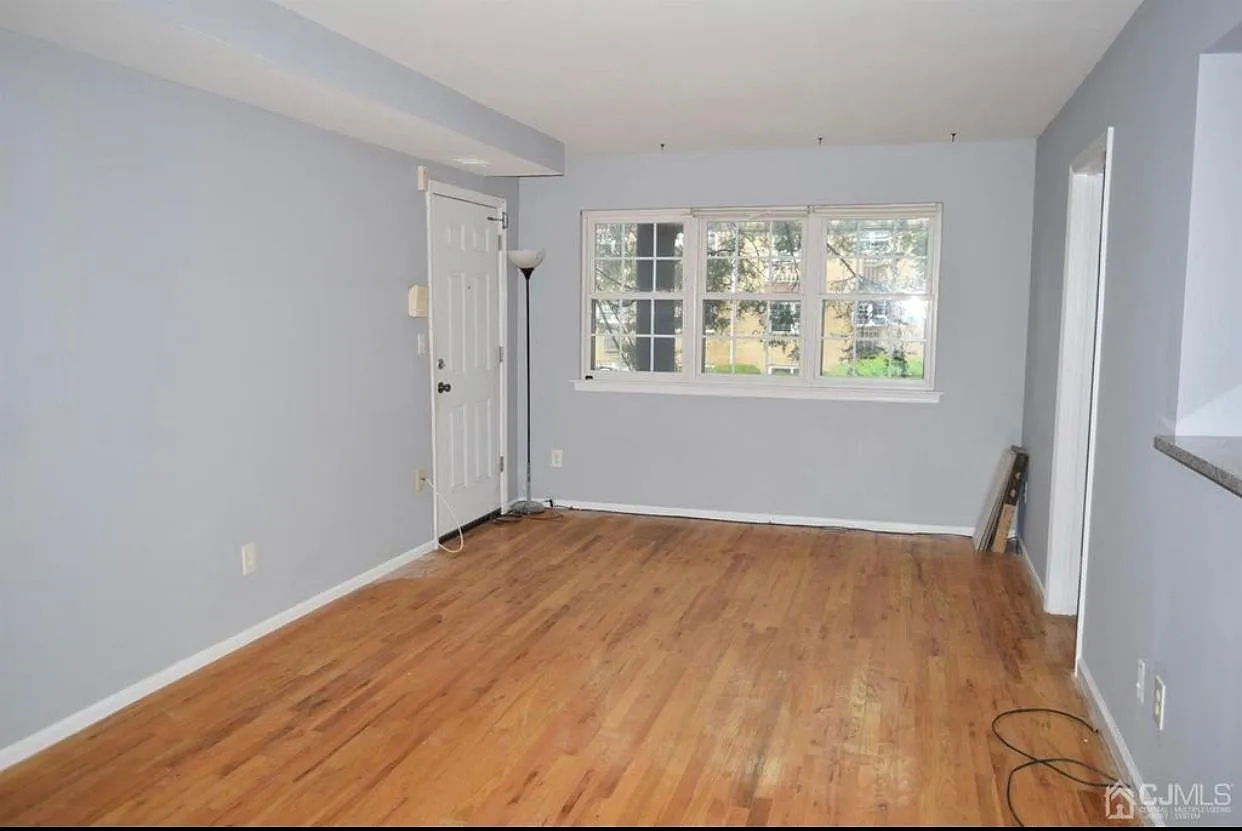 2 College Dr — Photo 1