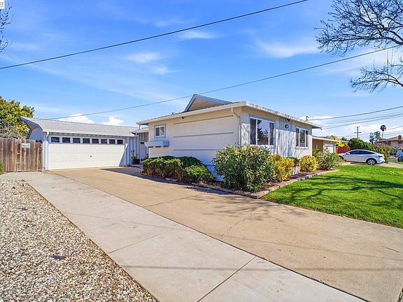 3rd image of 1549 Rieger Ave