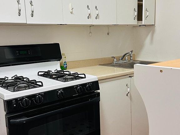 3rd image of 3041 Edwin Ave APT 2F