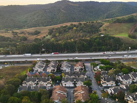 3rd image of 10882 Glengarry Ln