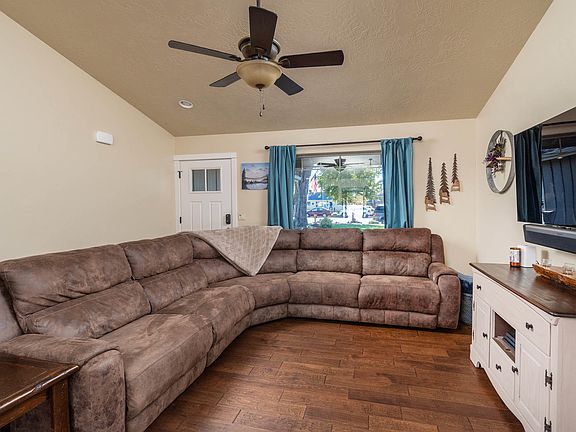 5th image of 607 NE Ochoco Ave