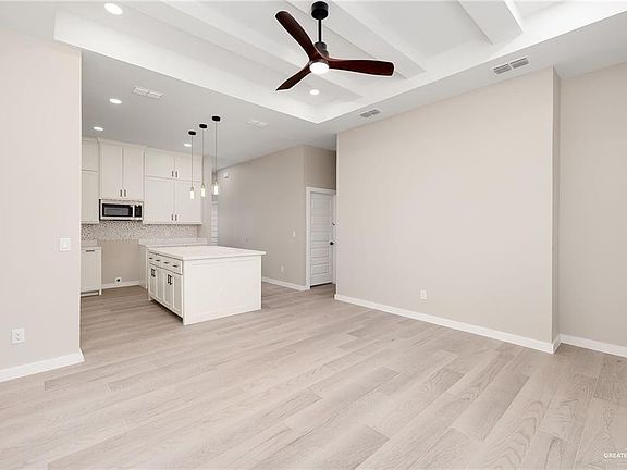 4th image of 2324 Thornton Ave