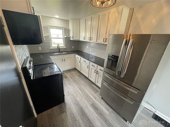 5th image of 156 Mertland Ave