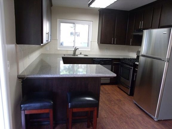 4th image of 325 Los Altos Dr