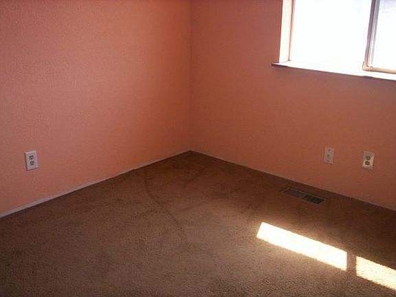 4th image of 1005 N Road 56
