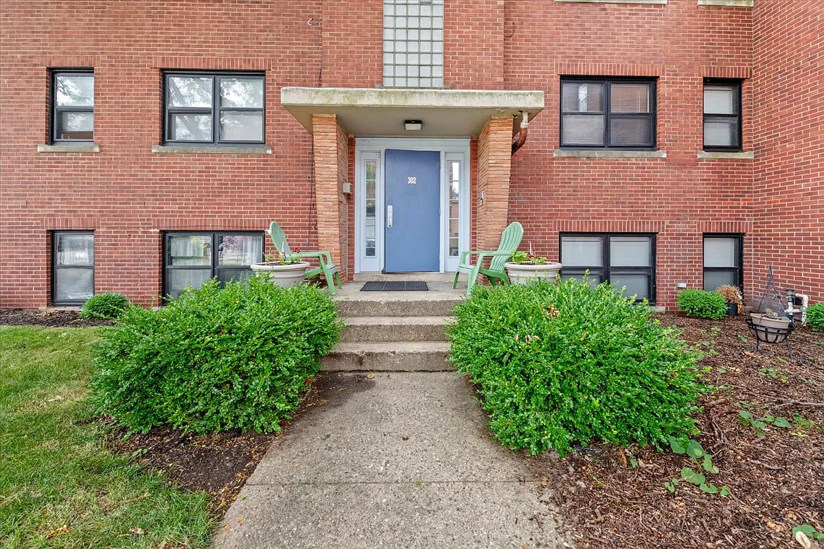 2 bed, 700 sqft, $1,075 — Photo 2