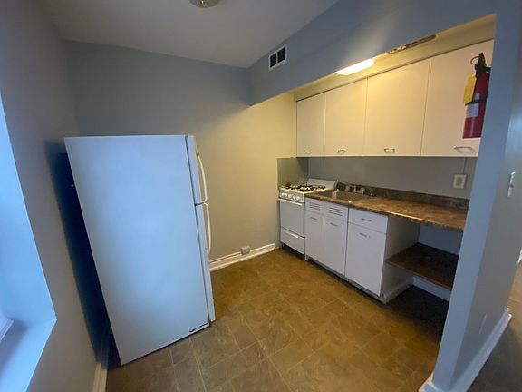 2nd image of 1203 E 11th St #1215-2