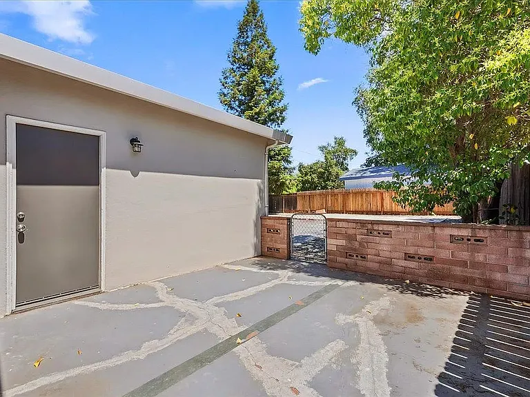 817 Oakland Ave — Photo 28