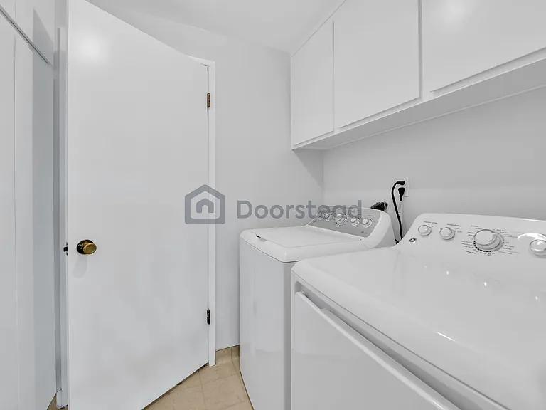 955 Fernrest Dr — Photo 30