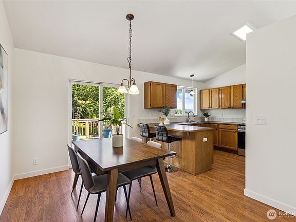 4th image of 11929 25th Street SE