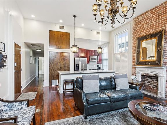 2nd image of 1115 Prytania St #202