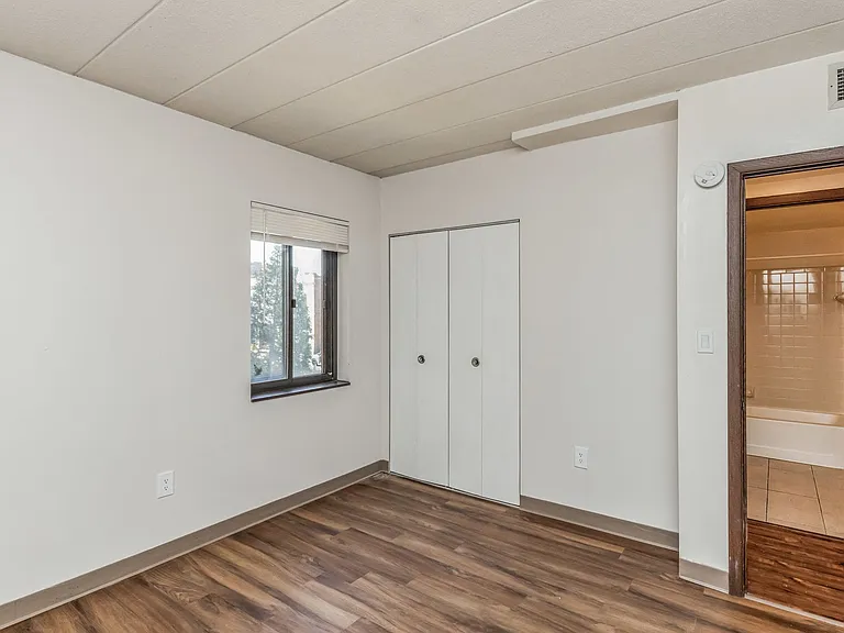 Highland Plaza Apartments — Photo 9