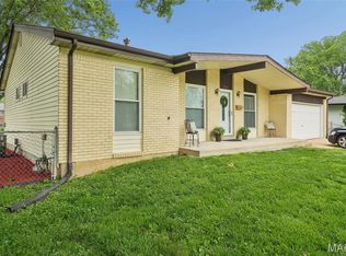 7400 Town And Country Pl, Hazelwood, MO 63042