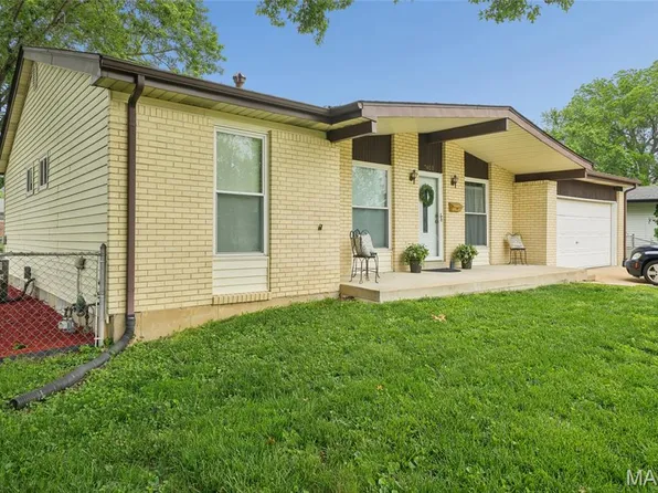 7400 Town And Country Pl, Hazelwood, MO 63042