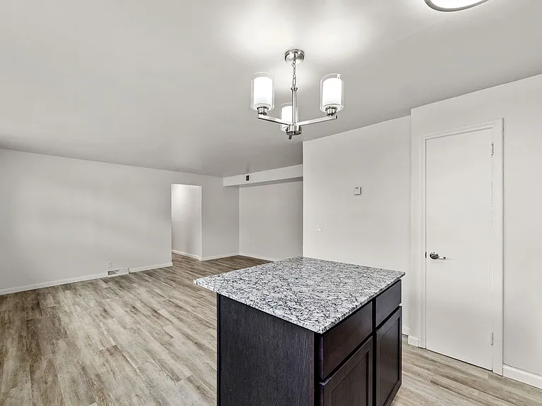 123 2nd St NW — Photo 3