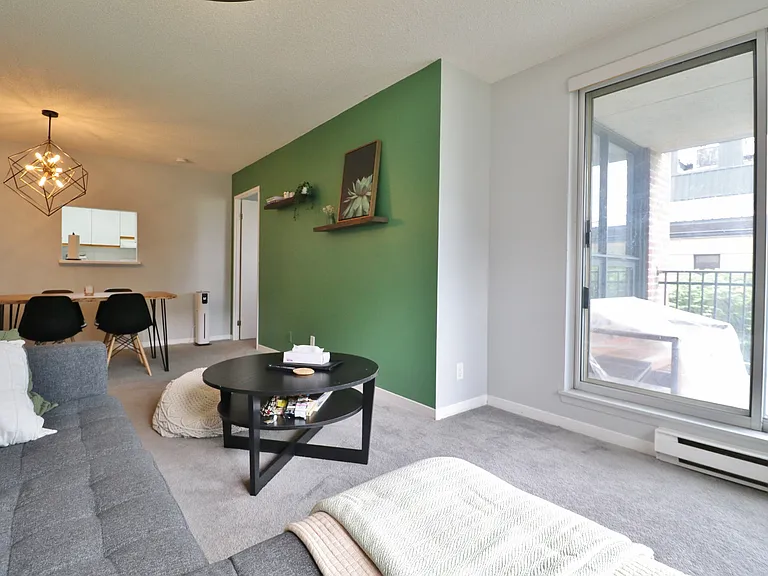 35 Holland Ave #302 — Photo 16