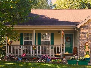 910 Oregon Dr, Carterville, MO 64835