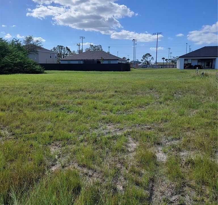 1st image of 1020 Chiquita Blvd N
