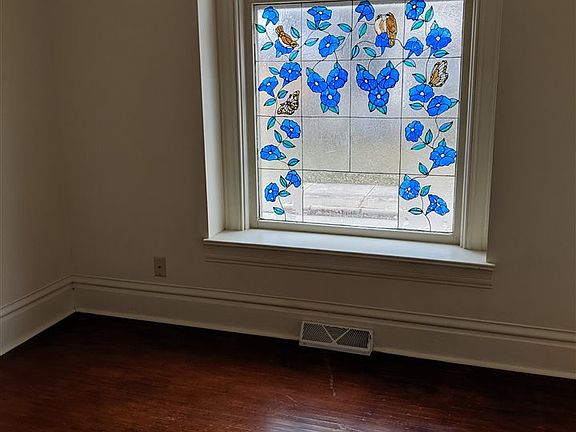 5th image of 211 Franklin Pl
