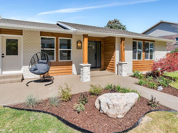 4th image of 3813 N Foothill Dr